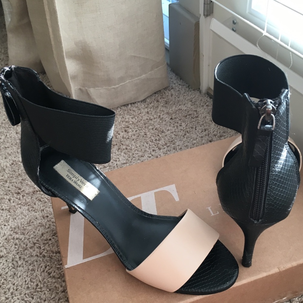 Zipper back, nude and black color blocking sandal